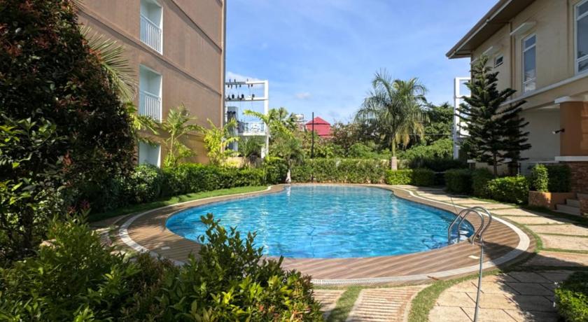 Verdant Condo Studio | Pool | Balcony | Near Airport - image 16