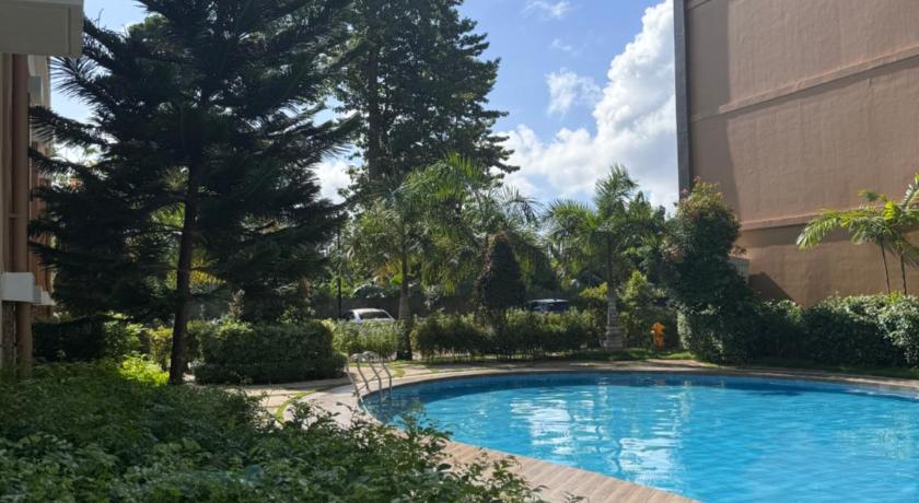 Verdant Condo Studio | Pool | Balcony | Near Airport - image 26