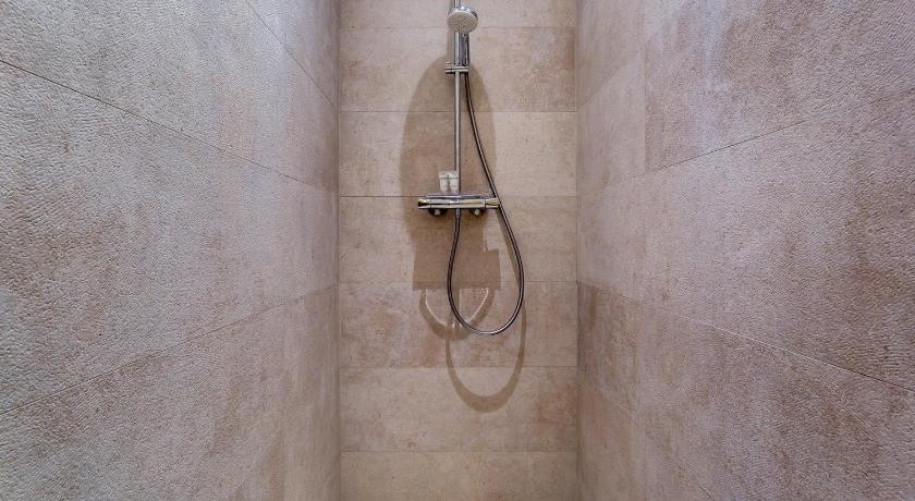 Image of Suite-Deluxe-Private Bathroom 10