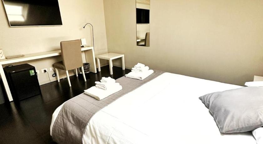 Фото: Двухместный номер с 1 кроватью и собственной ванной комнатой (Double room with private bathroom) 8