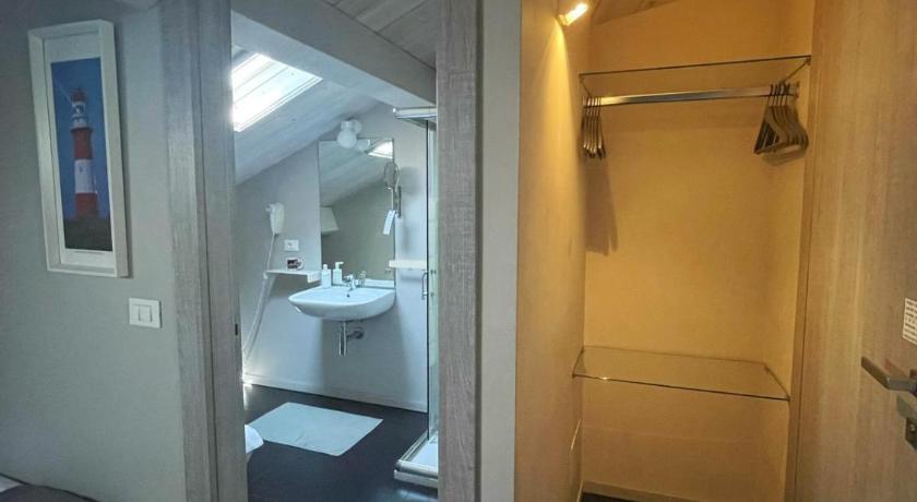 Фото: Двухместный номер с 1 кроватью и собственной ванной комнатой (Double room with private bathroom) 3