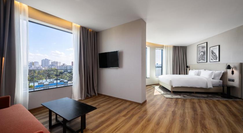 Image of Suite - One Bedroom- Skyline & Park View 0