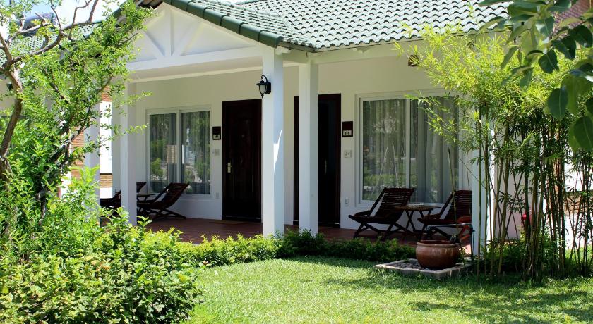 Image of Bungalow Garden View 13
