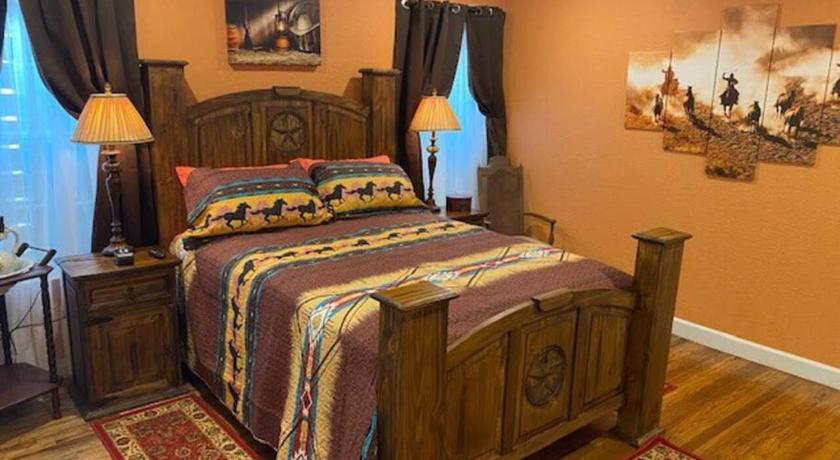 포트 워스 (TX) StockYards!-1 block away ! Cowboy Cottage sleeps 9 2성급 숙소 수영장