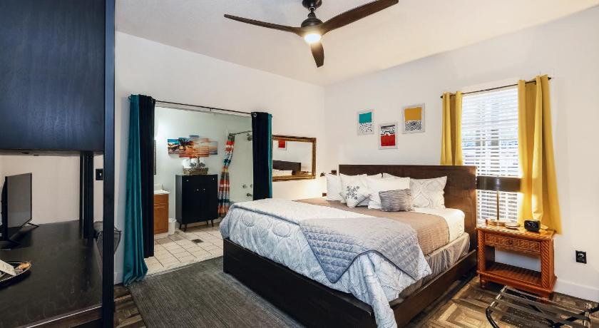 Image of Standard King Room 3