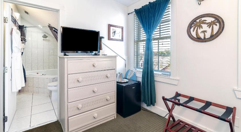 Image of Queen Room 4
