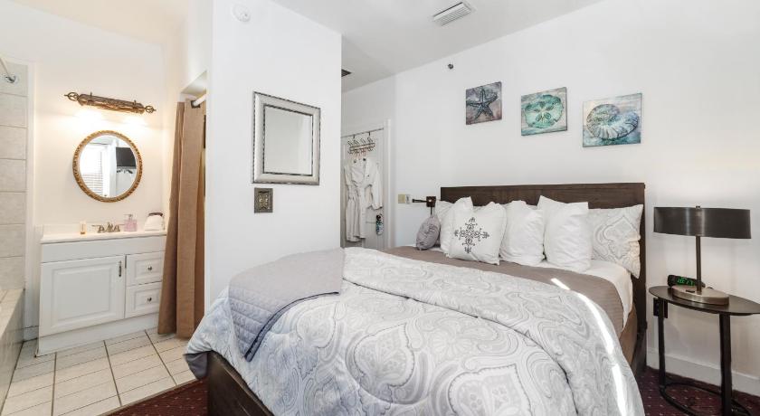 Image of Queen Room with Balcony 0