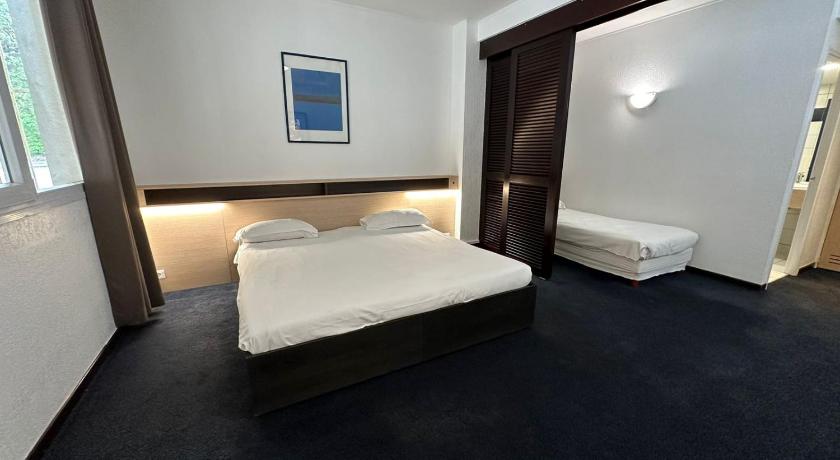 รูปของดีลักซ์ สำหรับ 3 คน (Deluxe Triple Room) 14