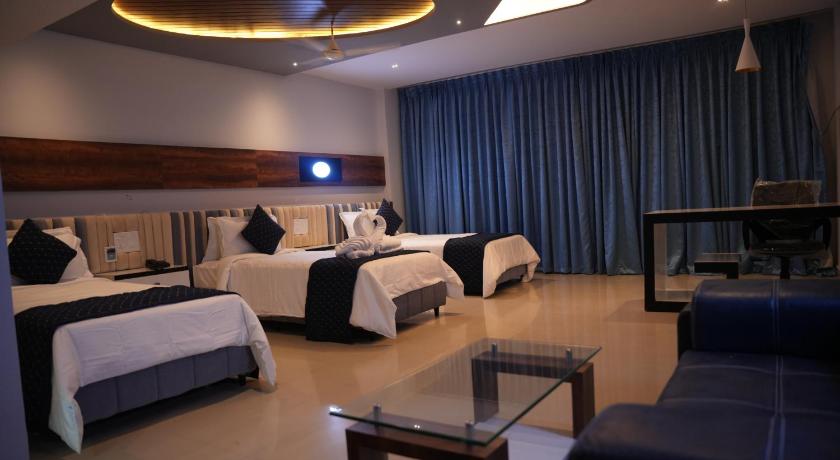 Hotel  New Blue Earth - image 22
