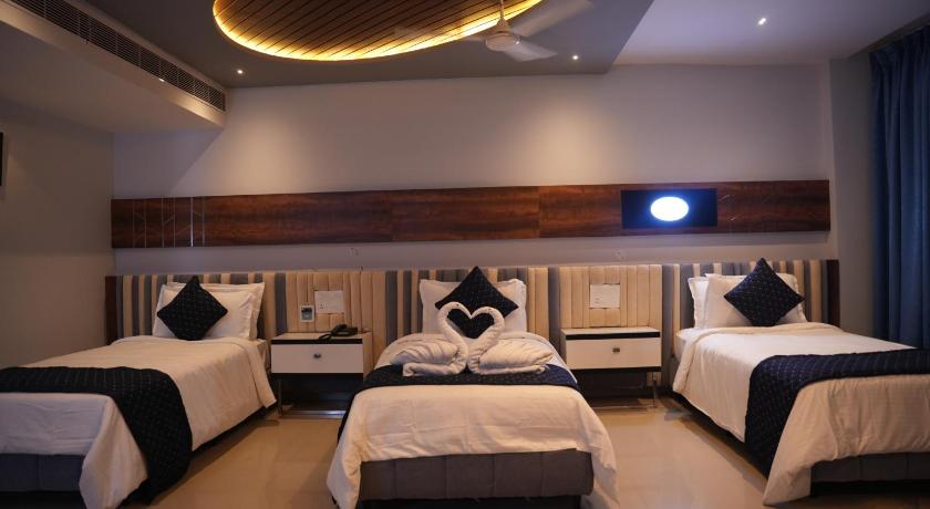 Hotel  New Blue Earth - image 25