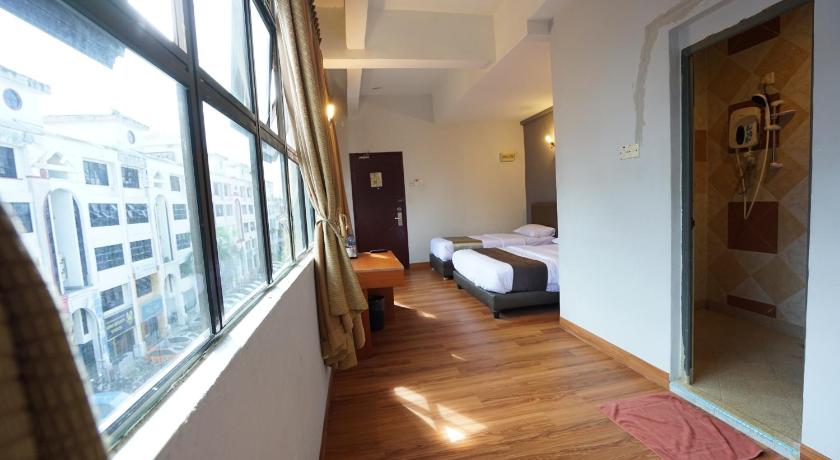 Image of Triple Deluxe Room 3