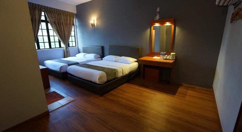 Image of Suite Family Room 1