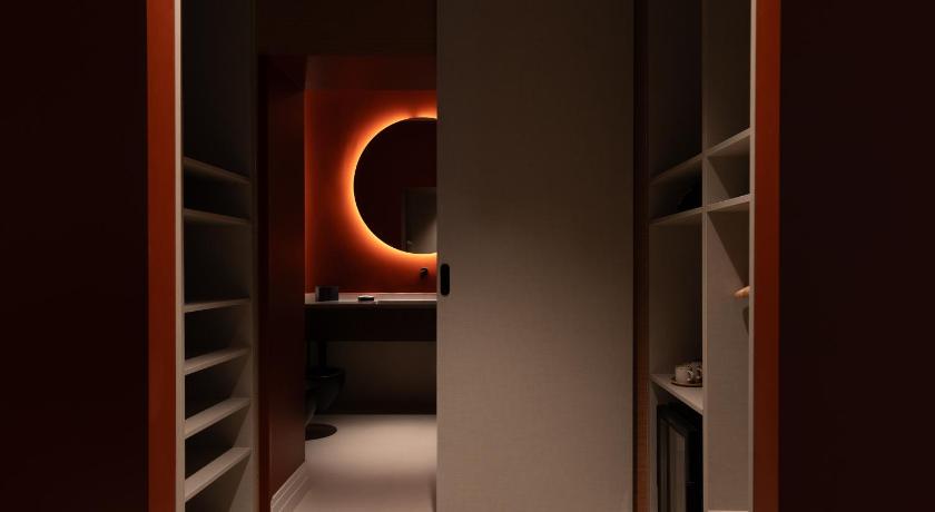 Image of Suite with City View 14
