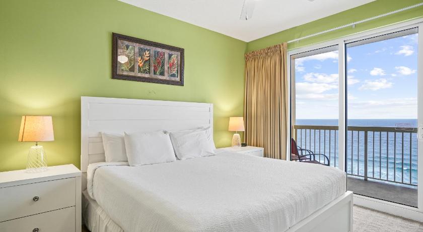 Image of Apartment with Sea View 3