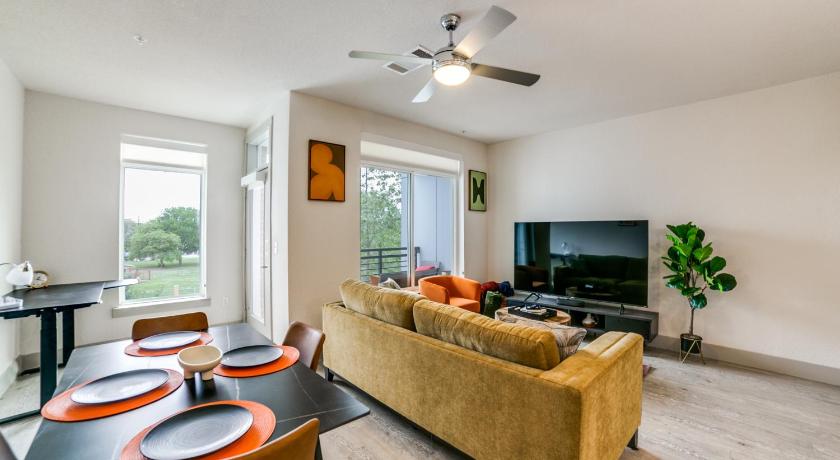 Downtown Apartment with Riverwalk views Free Parking Pet Friendly Centrally Located on the Riverwalk