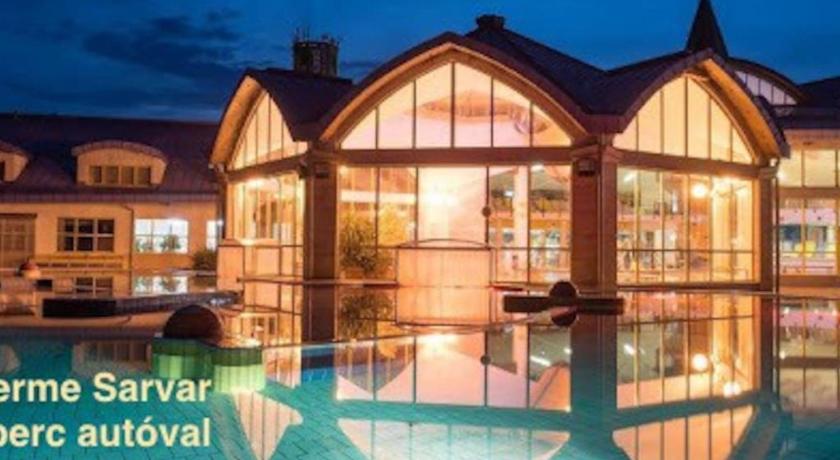 ラロクシュムジュシュ Charmantes Arkadenhaus mit großem Garten 4つ星 シングルルーム ロビー