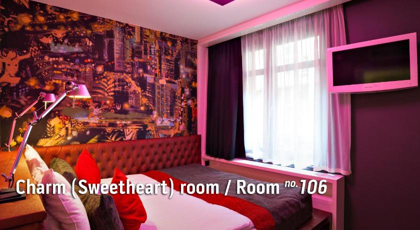 Image of Charm Room 7