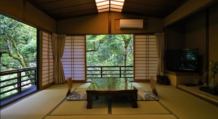 Image of Quadruple Room with Private Bathroom 1
