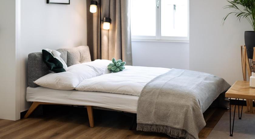One-Bedroom Apartment with French Balcony fotója 0