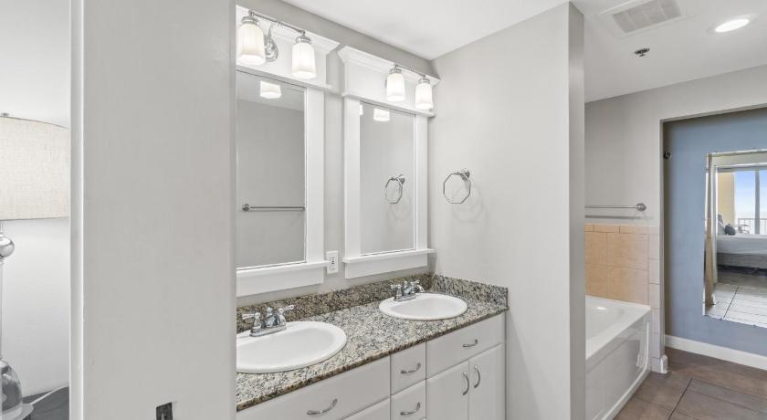 Image of Two-Bedroom Apartment 1-808 2