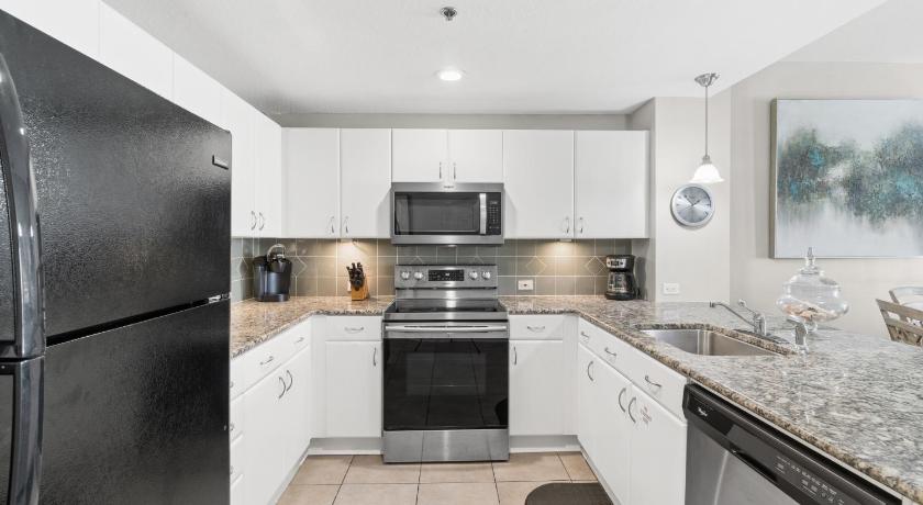 Image of Two-Bedroom Apartment 1-808 6