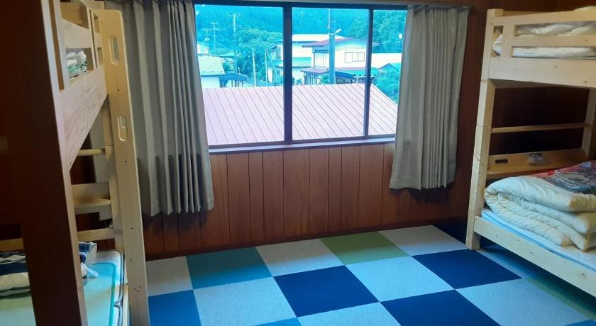 기타아키타 白神山地の麓でヤギのいるゲストハウス　あわじ商店 3성급 숙소 로비