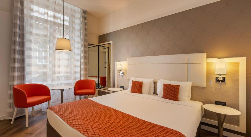 Image of Deluxe Superior Room 8
