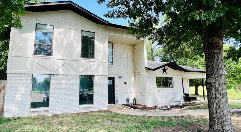 The House of Serenity: Close to Fort Sill & Casino