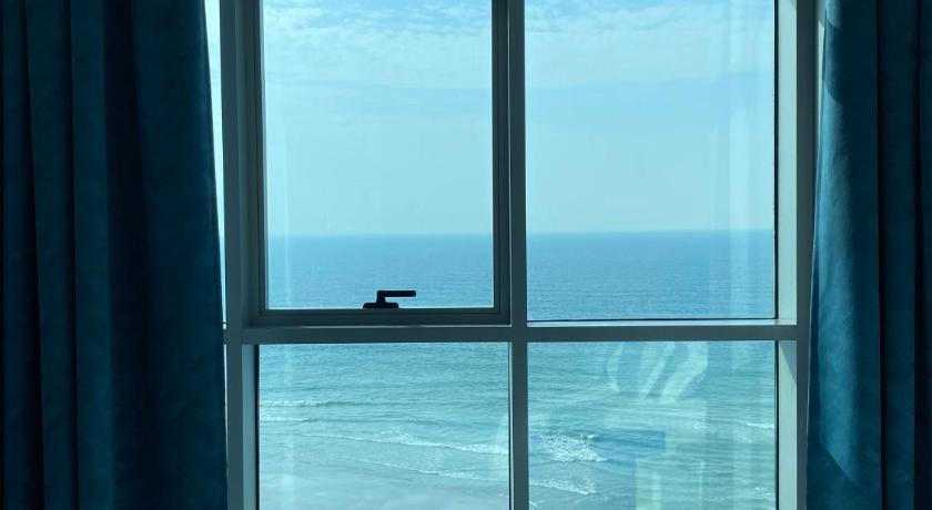 Sunset Beach view holiday home - image 21