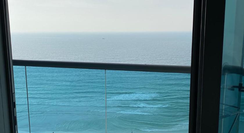 Sunset Beach view holiday home - image 17