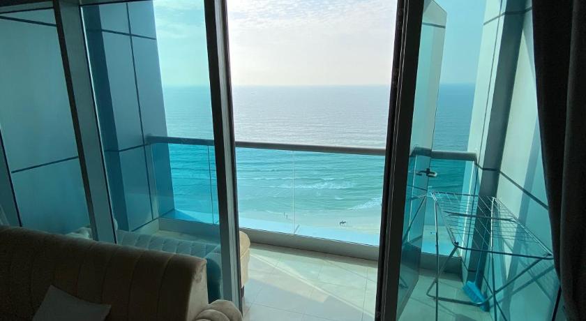 Sunset Beach view holiday home - image 18