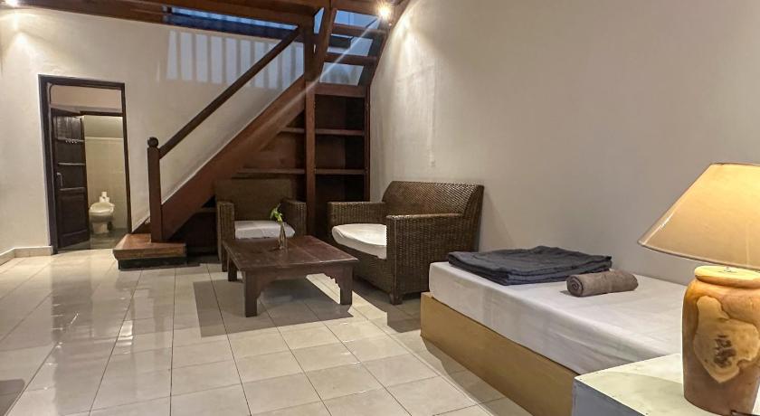 Image of Family Room with Garden View 1