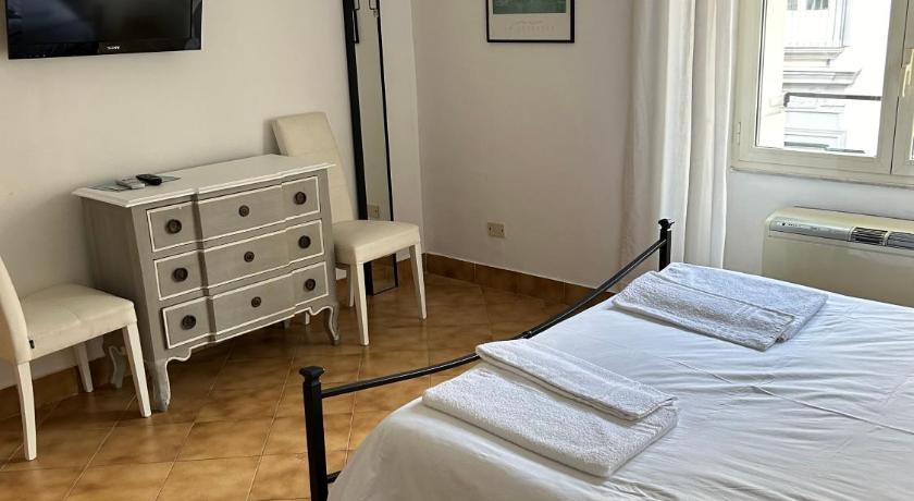 Image of Double Room with Park View 1