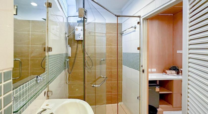 Thrive Hotel - image 11