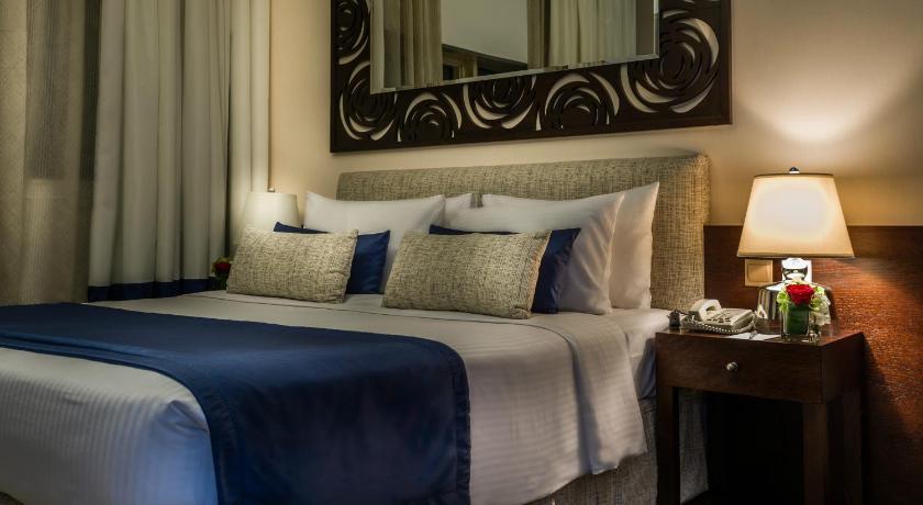 Image of 1 Bedroom Executive Suite 12
