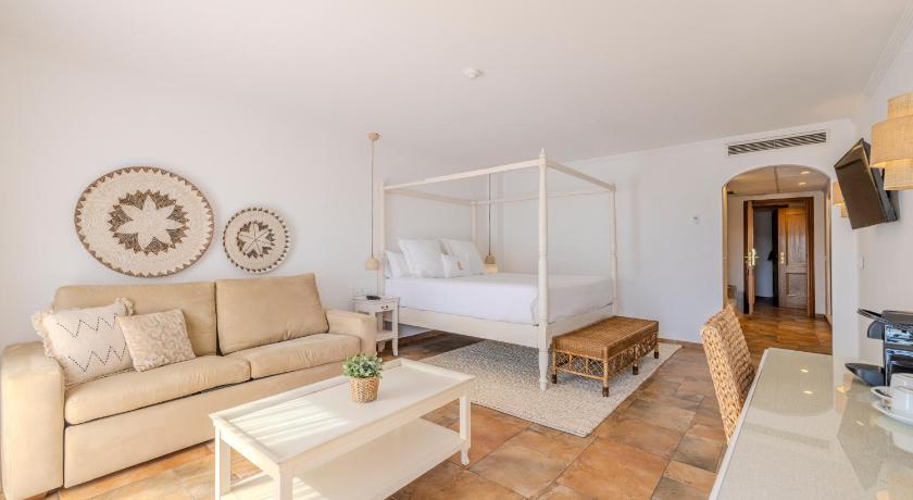 Image of Junior Suite Deluxe 11
