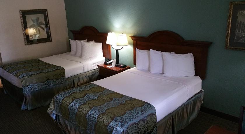 Baymont by Wyndham Sarasota photo