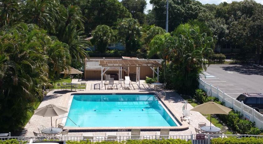 Baymont by Wyndham Sarasota photo