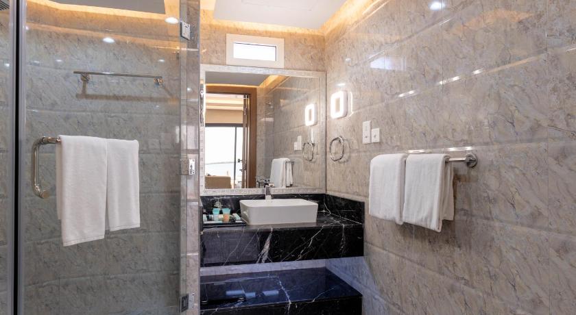 Image of Superior Sea View Suite 13