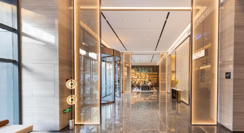 Atour Hotel Wuhan Chuhe Han Street Hongshan Square - image 2