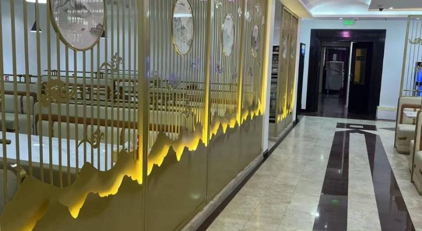 Three 888 Hotel - image 2