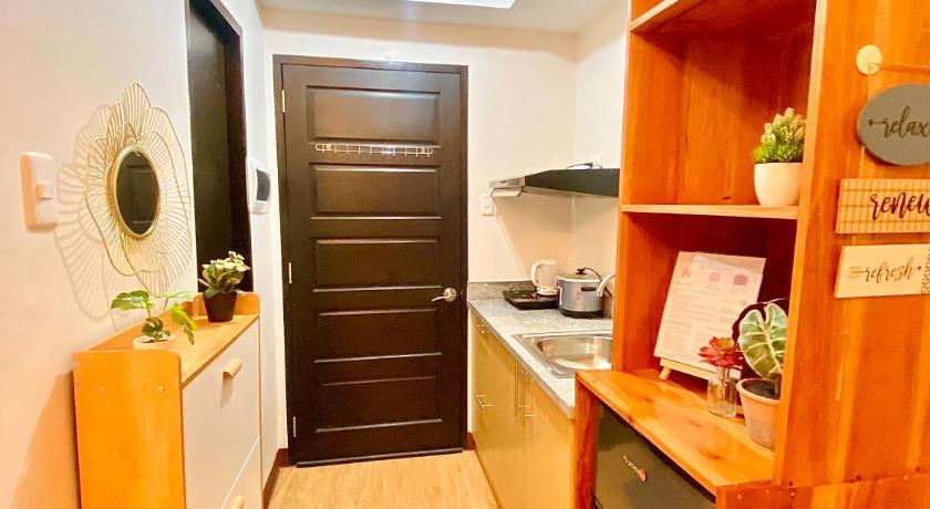 Staycation near malls w/ 2 beds+Unli Wifi+Netflix - image 13