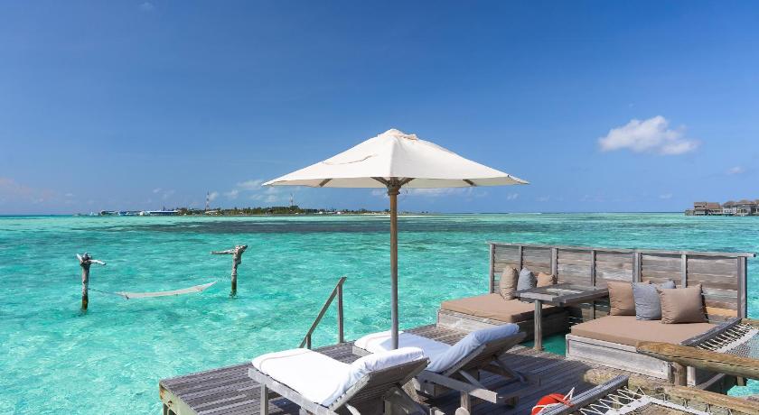 Image of Crusoe Residence Island View 7