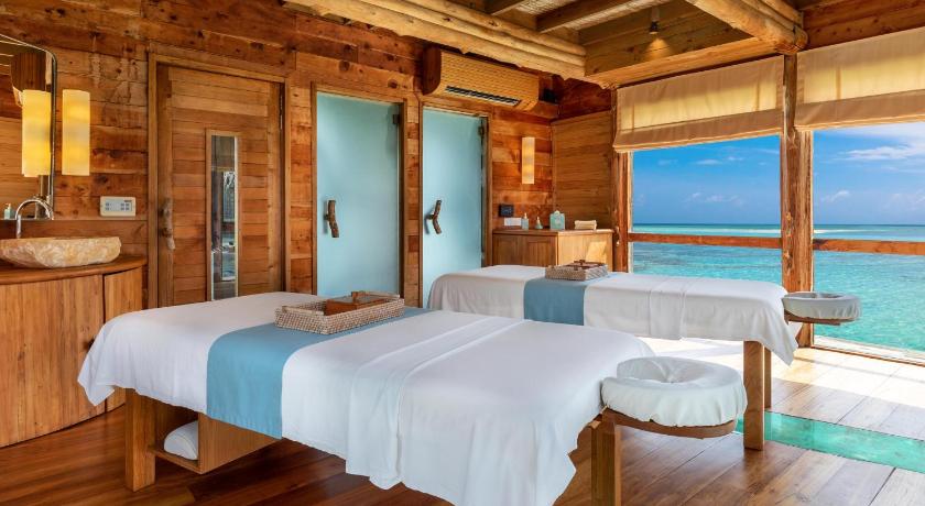 Image of The Private Reserve 12