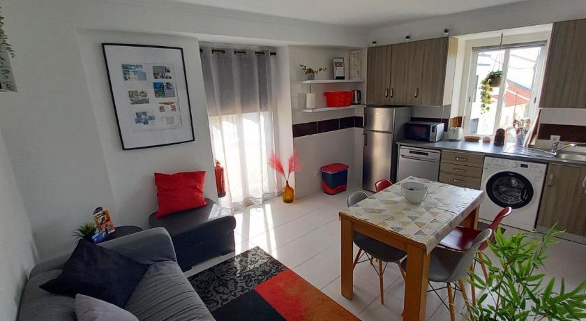 Friendly Peniche Apartment - image 10