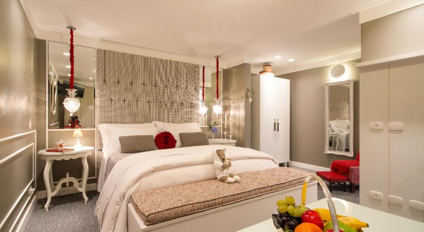 Image of Deluxe Queen Suite 0
