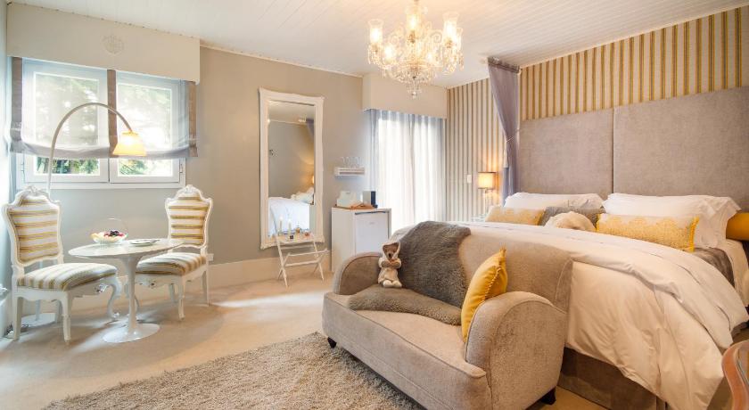 Image of Deluxe Suite with Spa Bath 0