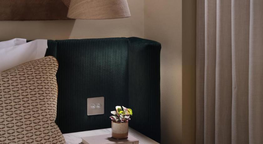 Image of King Suite 8