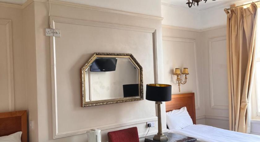 Image of Twin Room 3