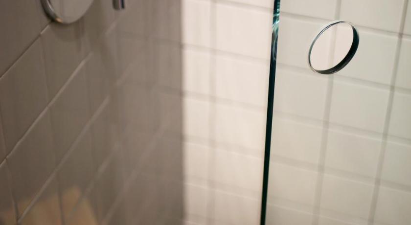 Image of Superior King Suite 6